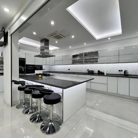 Luxury 7-bed With Pool And Jacuzzi Fethiye *