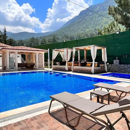 וילה Luxury 7-bed With Pool And Jacuzzi Fethiye אולודניץ