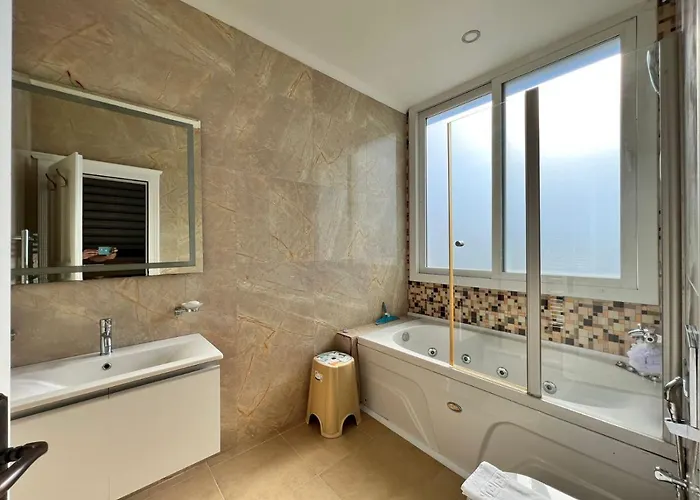 Luxury 7-bed With Pool And Jacuzzi Fethiye Villa