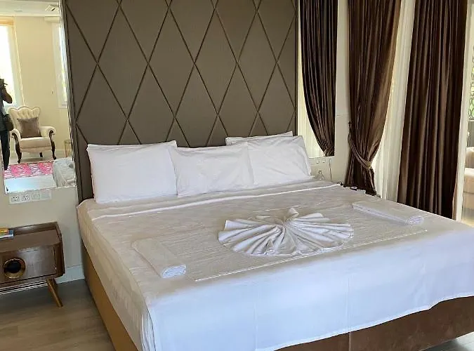 Luxury 7-bed With Pool And Jacuzzi Fethiye Villa *