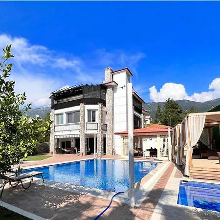 Villa Luxury 7-bed With Pool And Jacuzzi Fethiye Öludeniz