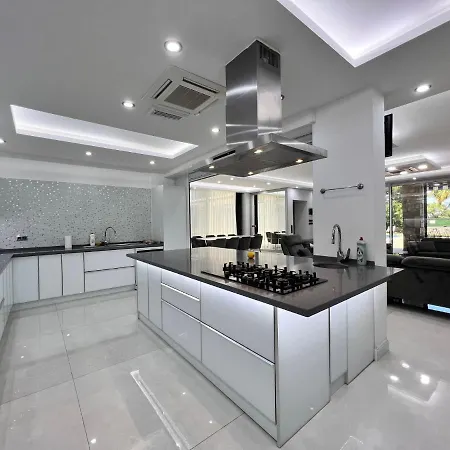 Villa Luxury 7-bed With Pool And Jacuzzi Fethiye *