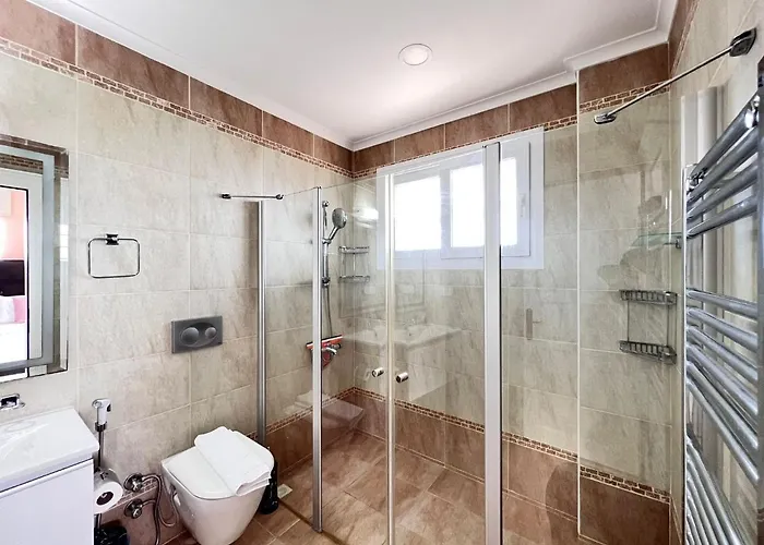 Luxury 7-bed With Pool And Jacuzzi Fethiye