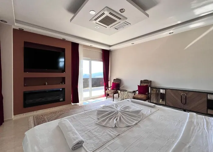 Luxury 7-bed With Pool And Jacuzzi Fethiye וילה