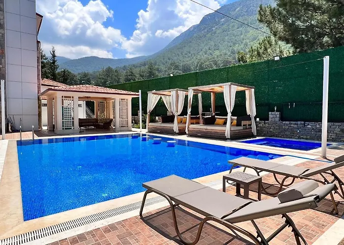 וילה Luxury 7-bed With Pool And Jacuzzi Fethiye אולודניץ