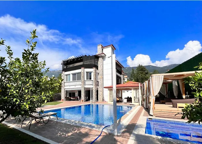 וילה Luxury 7-bed With Pool And Jacuzzi Fethiye אולודניץ